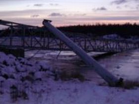 Обрышившийся мост, фото с сайта news.km.ru