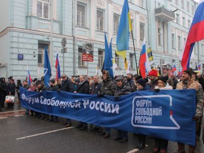 Флаг Украины на Марше памяти Бориса Немцова, 24.2.19. Фото: Анна Кей /