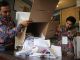 Во время подсчета голосов в Индонезии. Antara Foto/Didik Suhartono/ via REUTERS