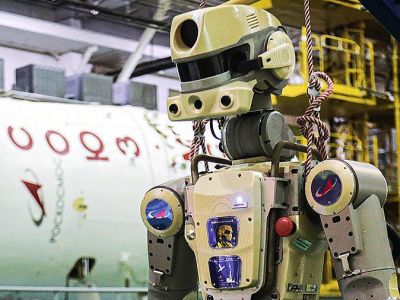 Человекоподобный робот Федор готовится к полету корабля "Союз МС-14" на Международную космическую станцию ??на борту ракеты-носителя "Союз-2.1а". Фото: Государственная корпорация Роскосмос / ТАСС