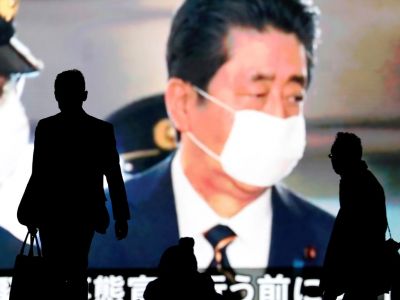 Телевизионное выступление премьер-министра Японии Синдзо Абэ. Фото: nationalinterest.org