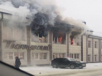 Пожар в ТЦ "Ткацкий" Фото: Тайга.инфо
