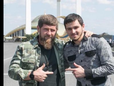 Хас-Магомед и Рамзан Кадыровы. Фото: Чечня Сегодня