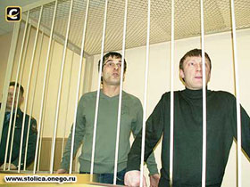 Мозгалев и Плиев, обвиняемые в драке в ресторане "Чайка" Кондопога. Фото: Stolica.onego.ru (c)