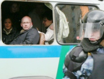 журналист газеты "Ведомости" Валерий Панюшкин и руководитель молодежного движения "ДА!" Мария Гайдар задержаны на Марше Несогласных в Москве 14 апреля 2007 года