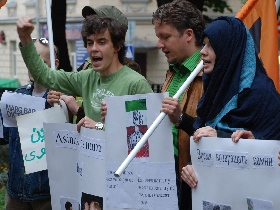 Пикет "Мы" напротив посольства Ирана. Фото Каспарова.Ru