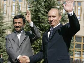 Президент Ирана Махмуд Ахмадинежад и премьер-министр России Владимир Путин. Фото с сайта fondsk.ru