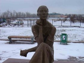 Памятник женщине — узнице АЛЖИРа. Фото с сайта rspor.ru