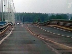 "Танцующий" мост, фото с сайта actualcomment.ru