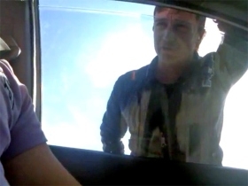 Напавший на журналиста владелец Lexus. Кадр из видео Старшова.
