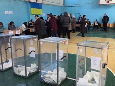 Избирательный участок в Мариуполе, 26.10. Источник - https://twitter.com/EvgenyFeldman/status/526287838133125120