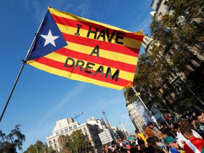 Флаг Каталонии и лозунг Мартина Лютера Кинга. Фото: blogs.publico.es