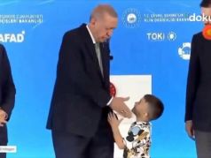 Эрдоган и пощечина мальчику. Скрин видео: Dokuz8 TV